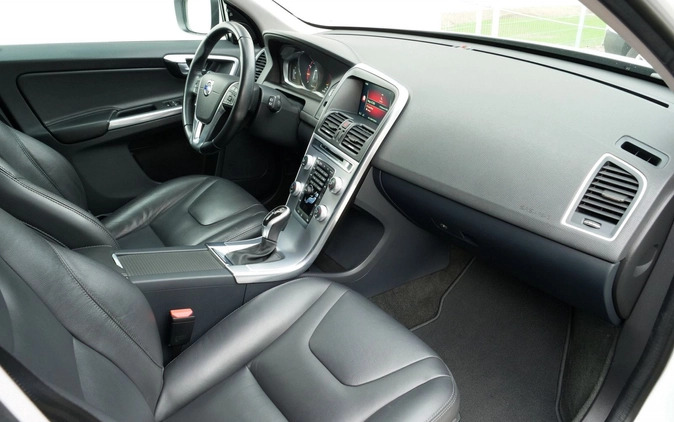Volvo XC 60 cena 97900 przebieg: 145700, rok produkcji 2016 z Mielec małe 596